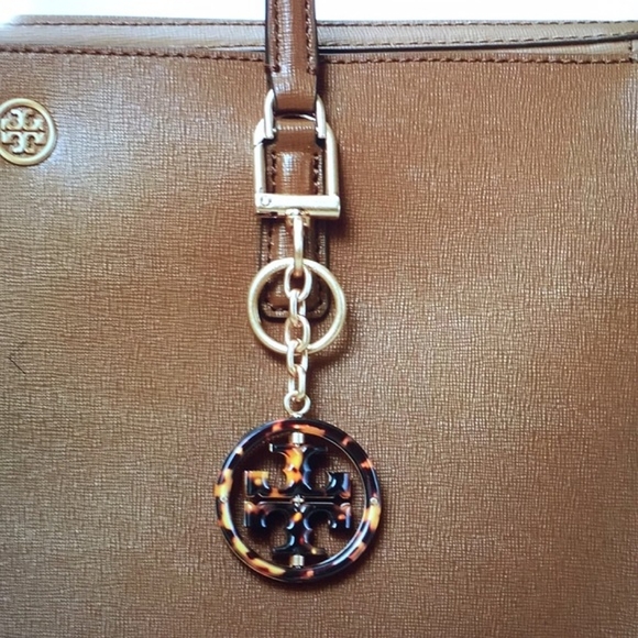 TORY BURCH - TORTOISE T ROTATING LOGO KEY RING (NWT)